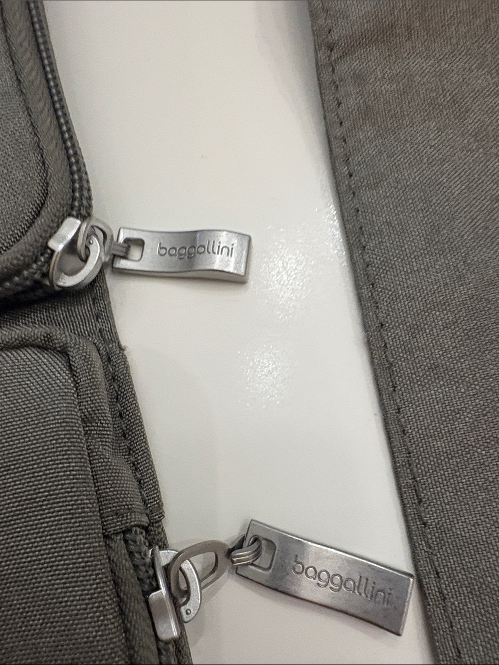 Baggallini Silver Crossbody Strap with Multiple Zip Pouches - Picture 2 of 3
